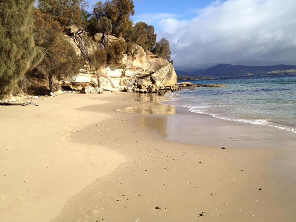 Bruny Island Escapes And Hotel Bruny Alonnah Exterior photo